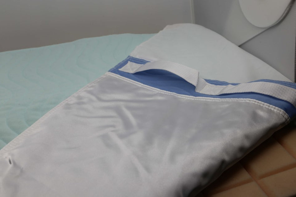 Absorbuojantis daugkartinis paklotas su rankenomis ir slidžiu pagrindu 80x90cm