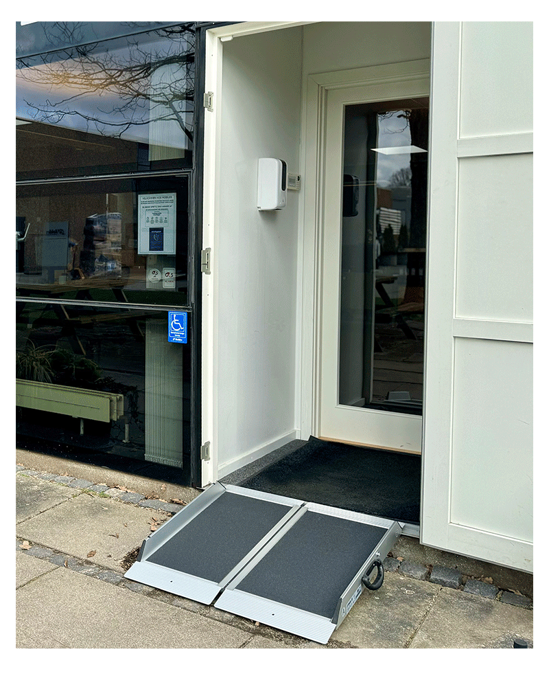 Mobile wheelchair ramp, single-fold, 1 pc.